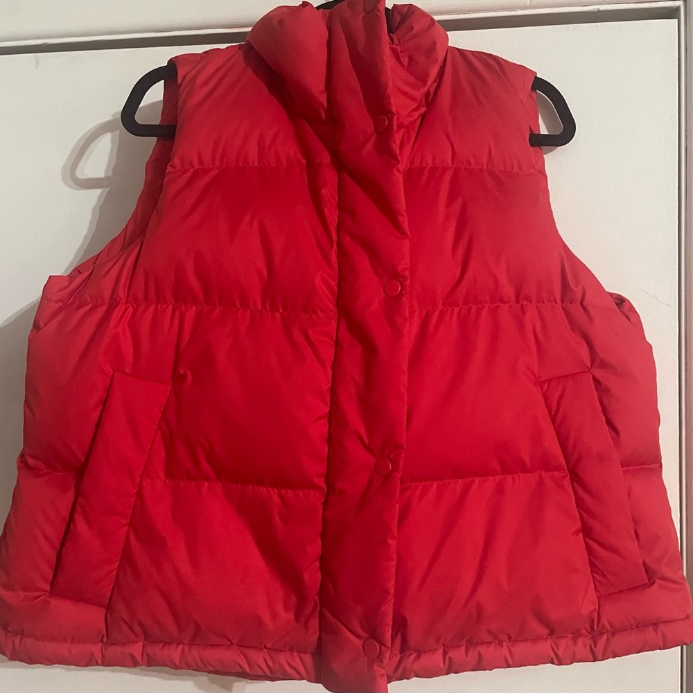 lululemon athletica RED Quilted Puffer Vest with Hood - Picture 2 of 9